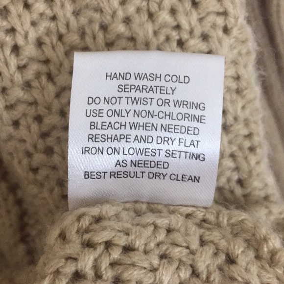 ✨3/$20✨
{STITCH FIX} OLIVE & OAK DOLMAN SWEATER - Picture 6 of 9